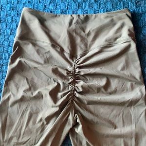 🎉2/$25🎉 NWOT Scrunch-Butt Leggings